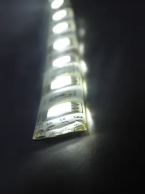 Tovární Cena LED páska SMD3528, studená bílá, 12V, 1m, IP54, 60 LED/m